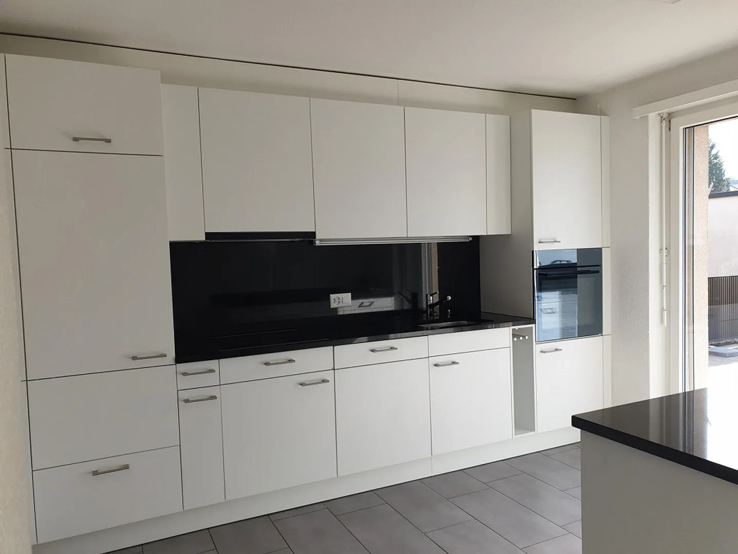 Appartement 4,5 pièces avec très grande terrasse ensoleillée - Photo 1 sur 8