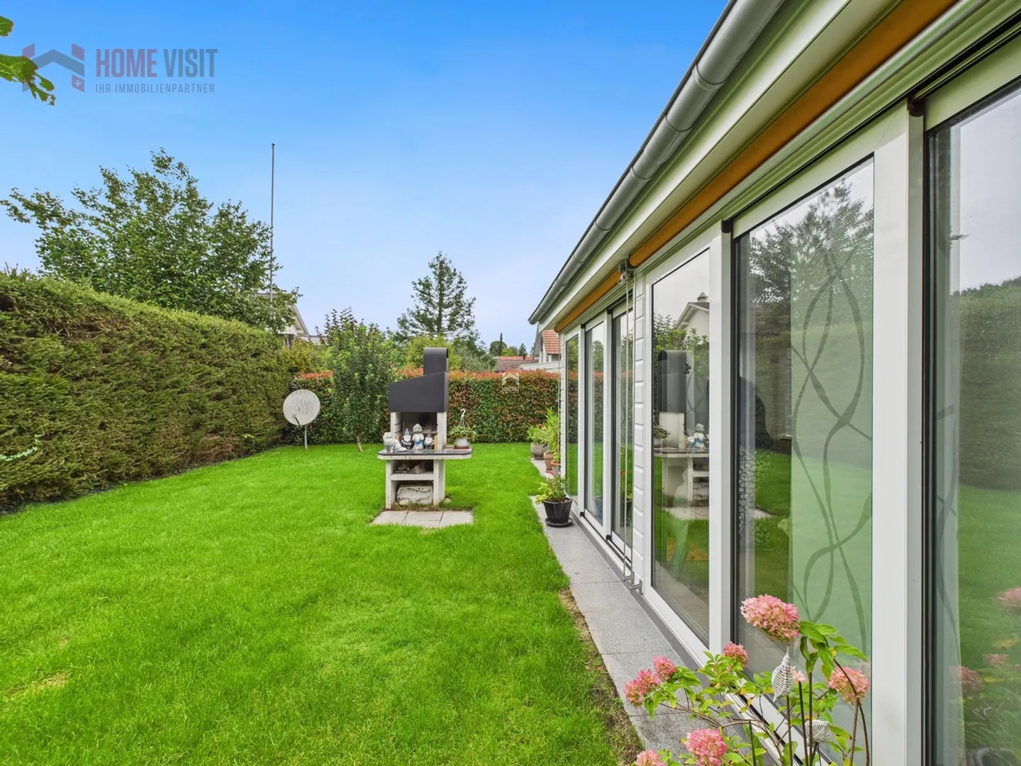 Charming single-family home with great living comfort - Photo 9 of 10