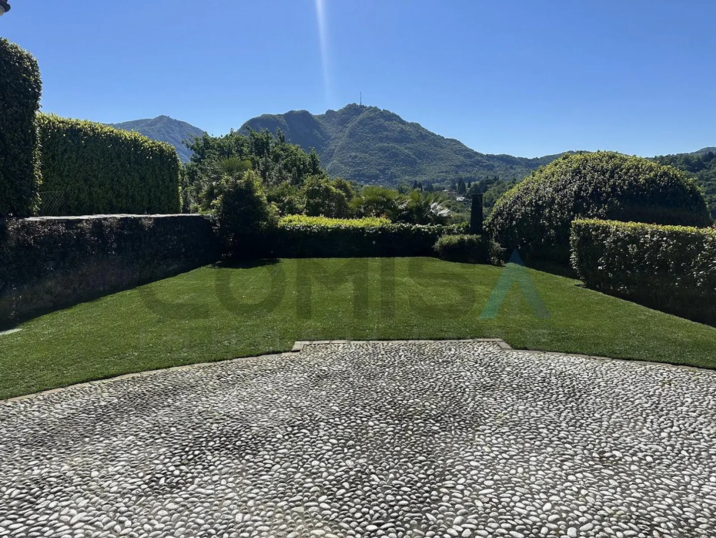 MUZZANO Villa de charme 6.5 pièces jardin et vue sur le lac - Photo 1 sur 5