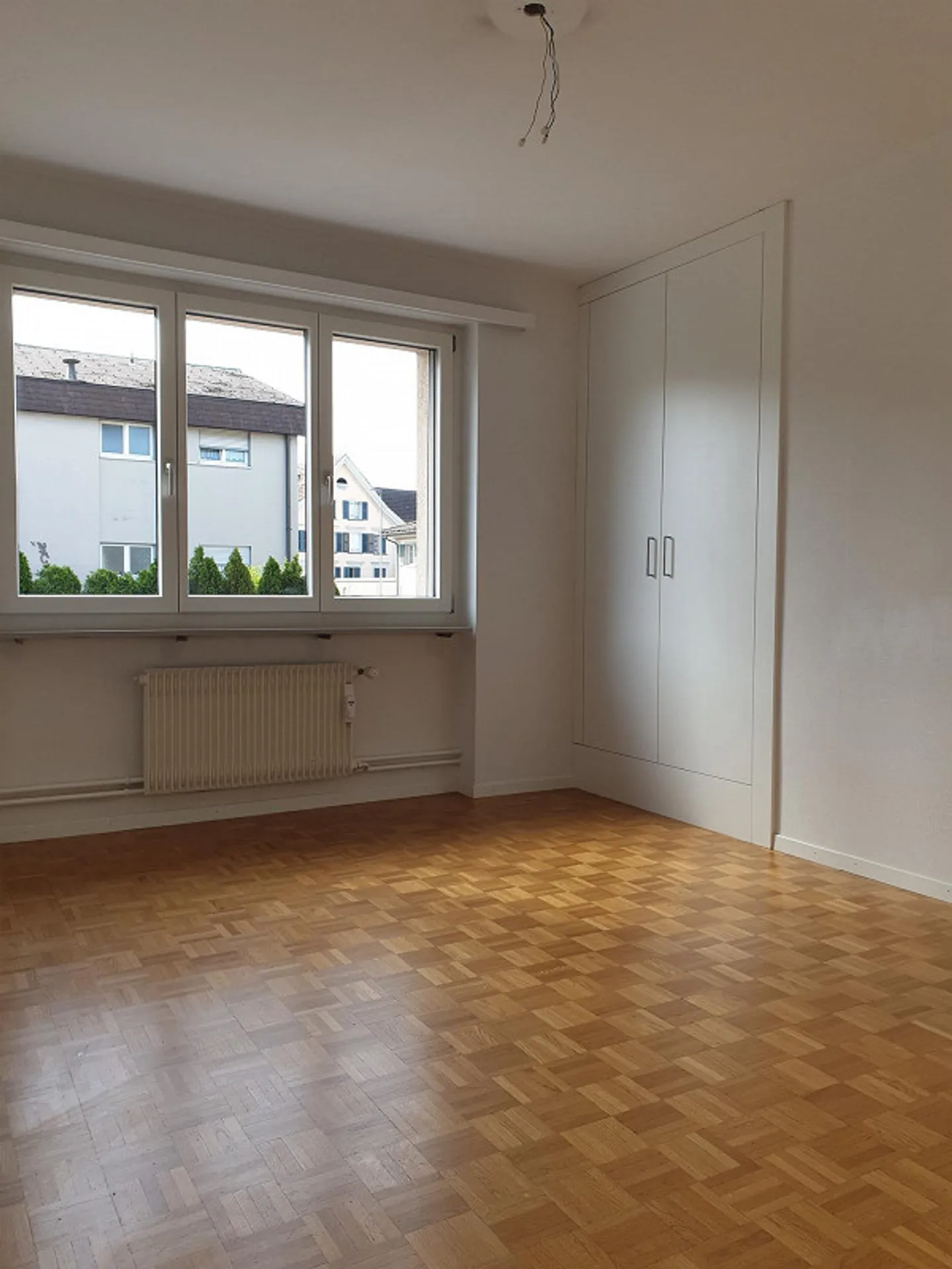 Appartement 4,5 pièces avec très grande terrasse ensoleillée - Photo 5 sur 8