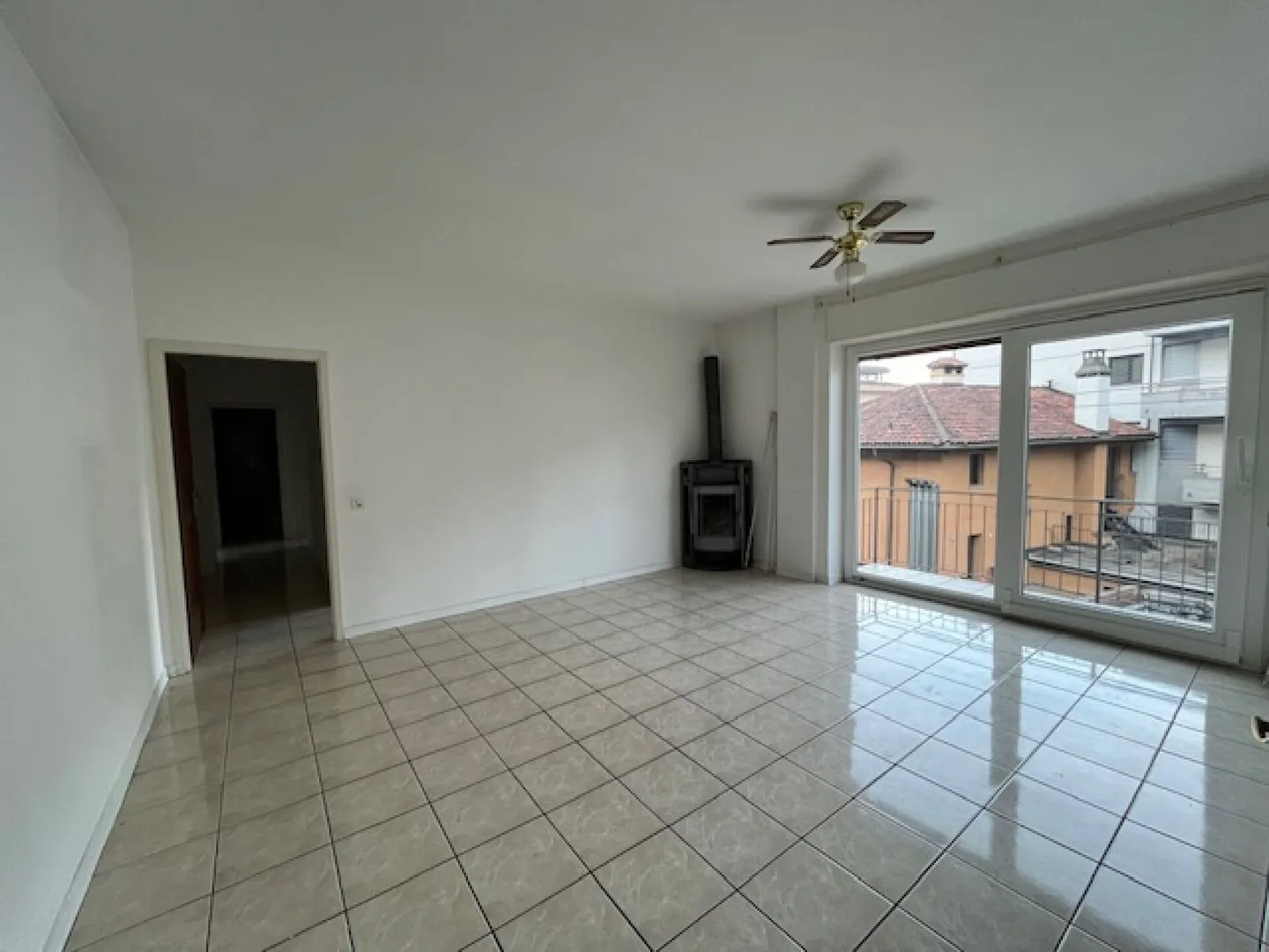 VIRA GAMBAROGNO - MAISON MULTIFAMILIALE À VENDRE DANS UN EMPLACEMENT CENTRAL - Photo 11 sur 12