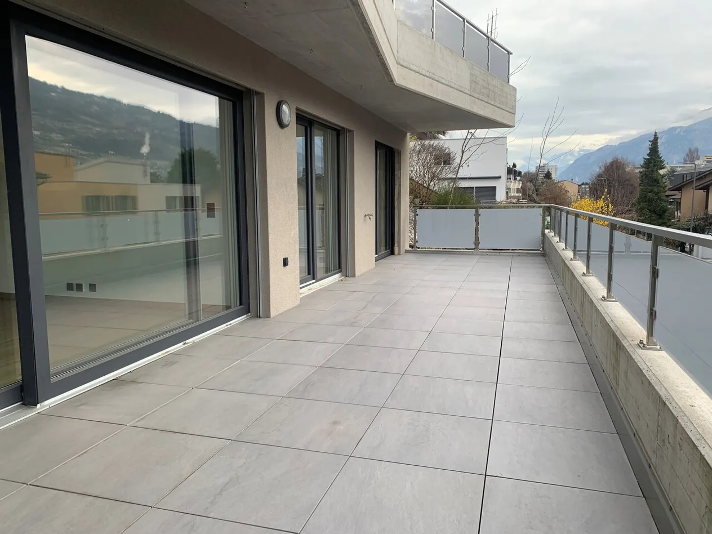 Magnifico appartamento con terrazza di 2.5 locali a Sion Etichetta Minergie - Foto 4 di 10