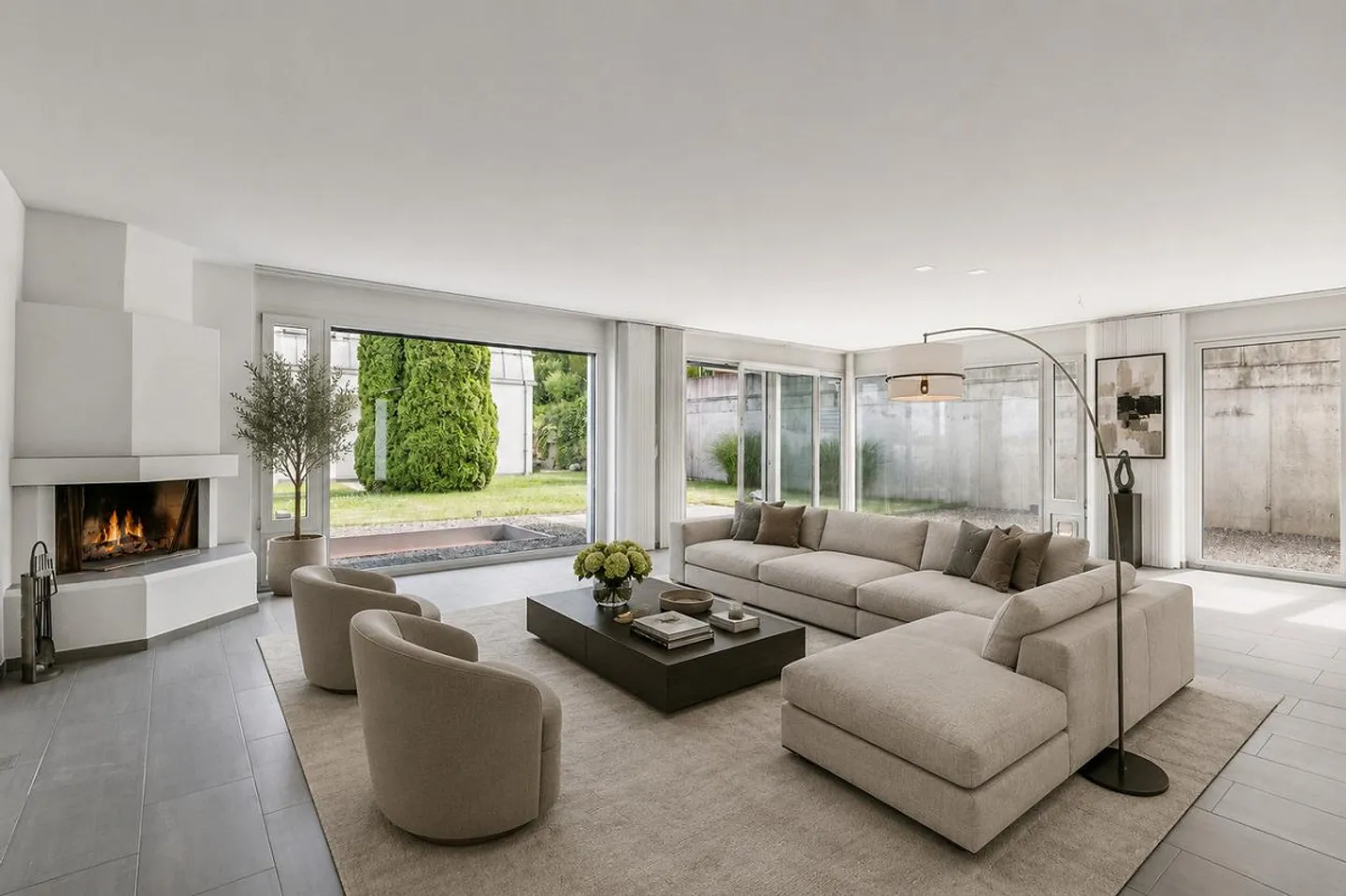 Semi-Detached House with Large Garden, Terrace with Great View - Photo 1 of 4