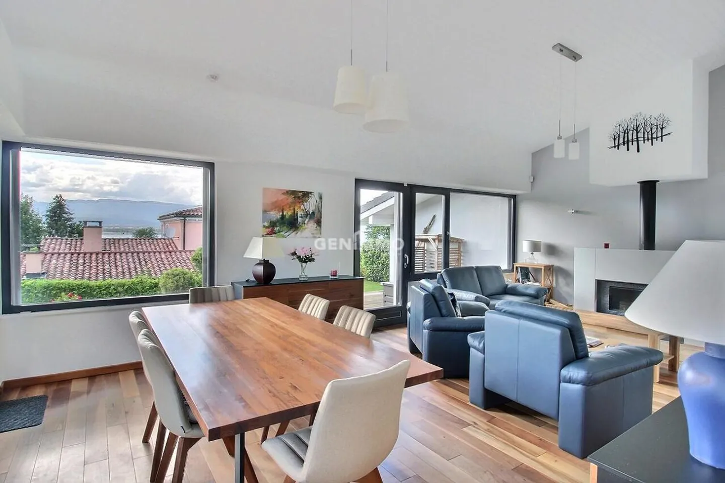 Charming Single-Storey Villa with Lake View - Photo 1 of 8