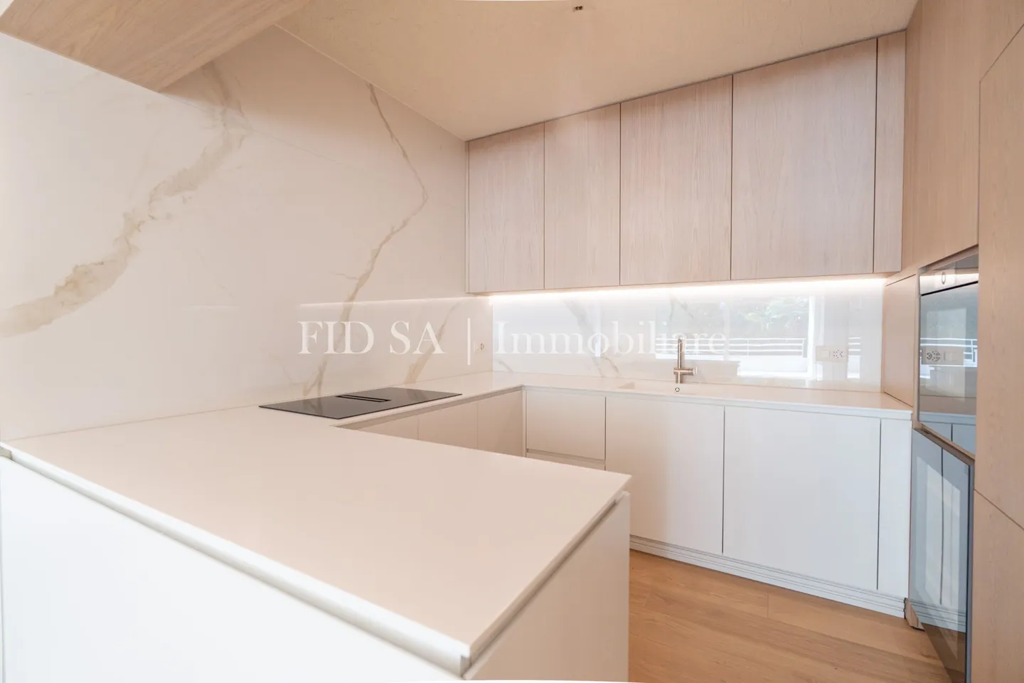 ASCONA - Appartement rénové de haute qualité avec grande terrasse sud - Photo 5 sur 15