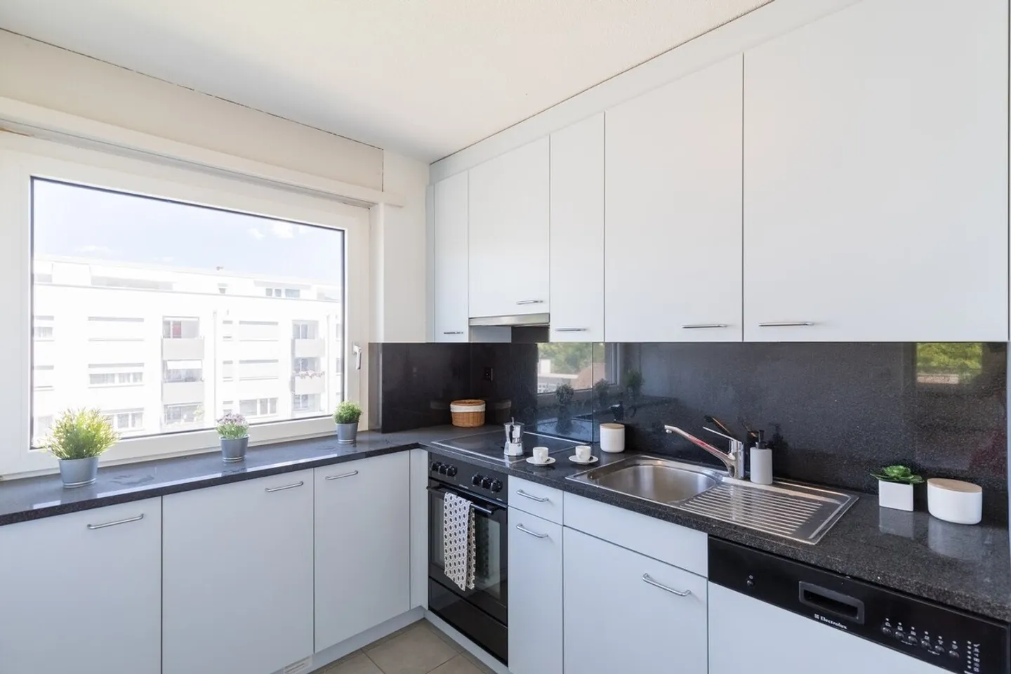 Apartment for rent - Photo 3 of 8
