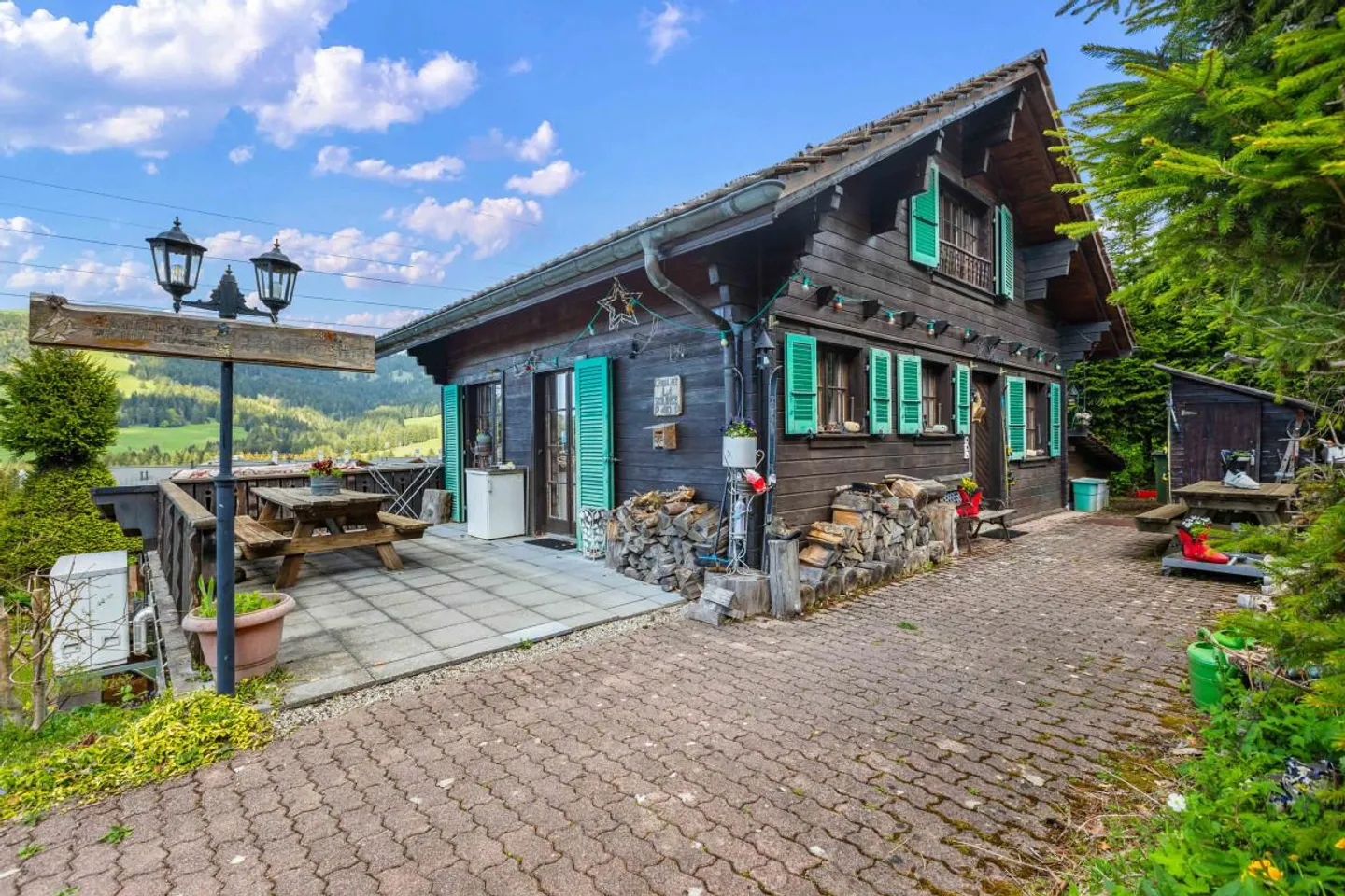 Exclusivity! Superb chalet with two apartments at the foot of the slopes - Photo 1 of 7