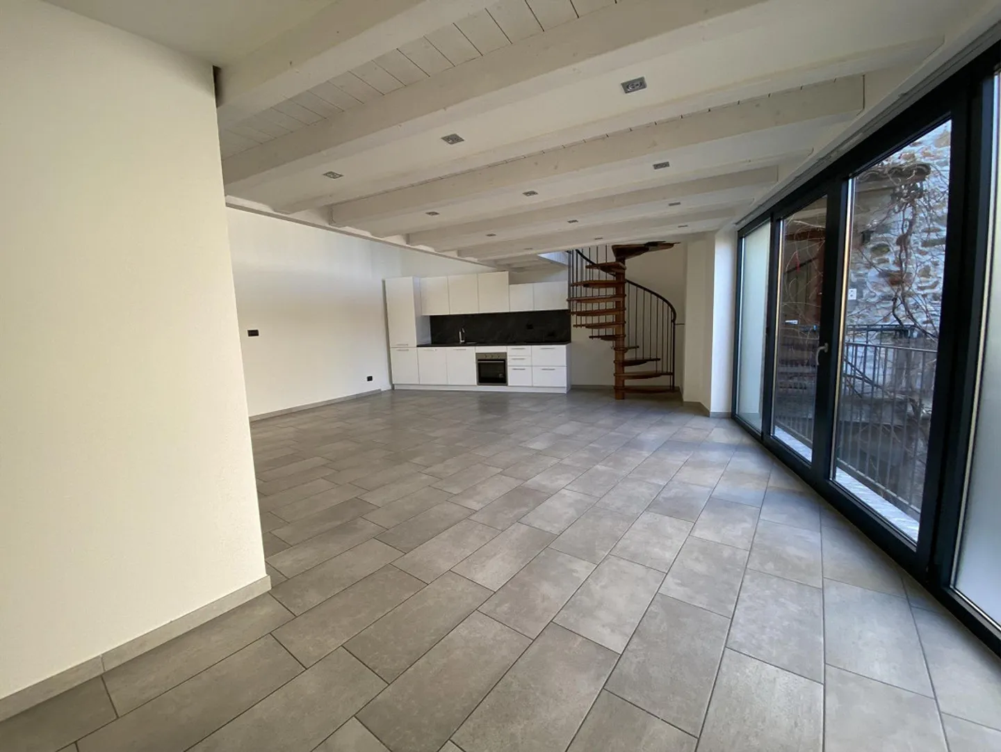 EINKOMMENSBRINGENDES GEBÄUDE IM ZENTRUM - Foto 10 von 13