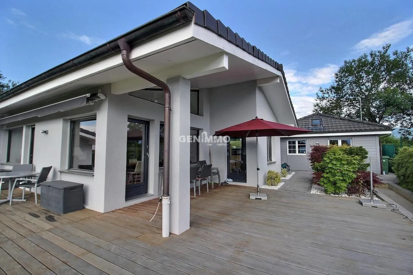 Charming Single-Storey Villa with Lake View - Photo 2 of 8