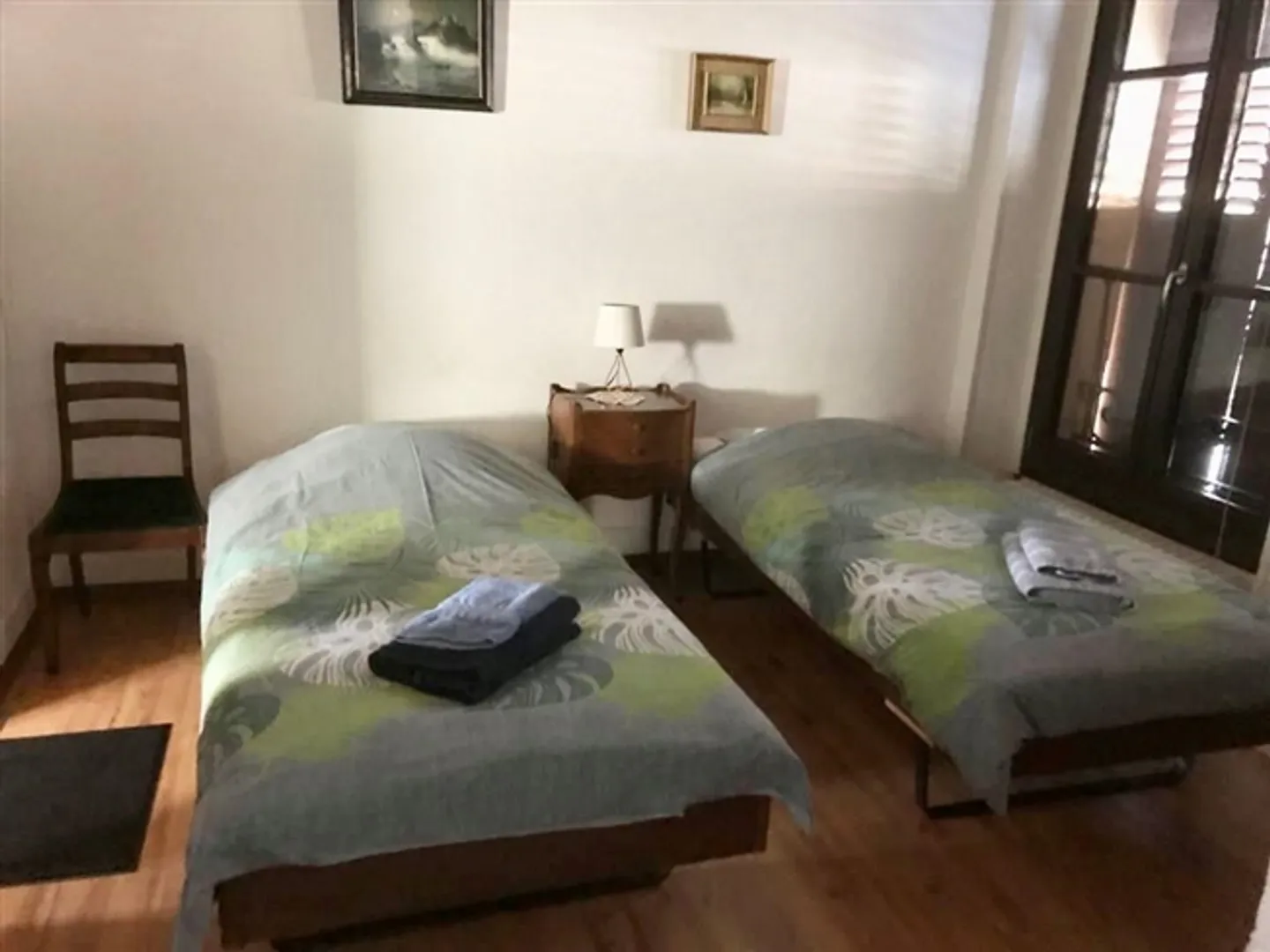 Piccolo studio arredato al primo piano (vicino a Sallaz) - Foto 1 di 4