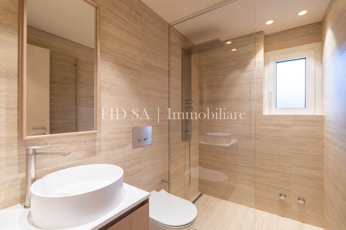 ASCONA - Appartement rénové de haute qualité avec grande terrasse sud - Photo 15 sur 15