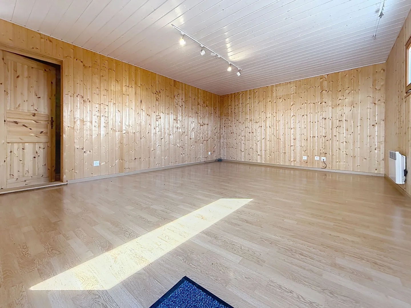 Magnificent architect-designed villa with spectacular panoramic view of the plain and the Dents-du-Midi - Photo 17 of 23