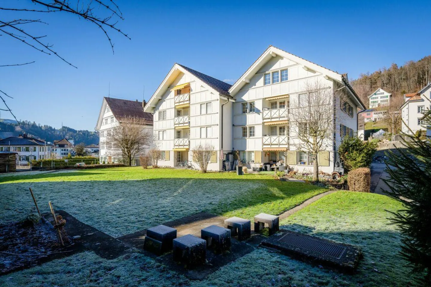 Spacious, bright 4.5 room apartment with balcony - Photo 1 of 13