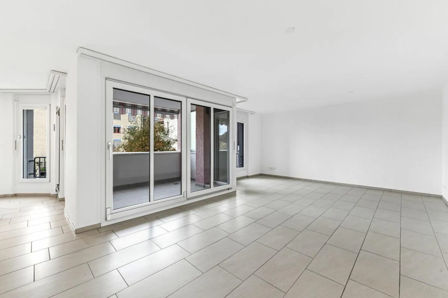 Appartamento 3.5 locali completamente ristrutturato in una buona posizione a Wil SG - Foto 1 di 22