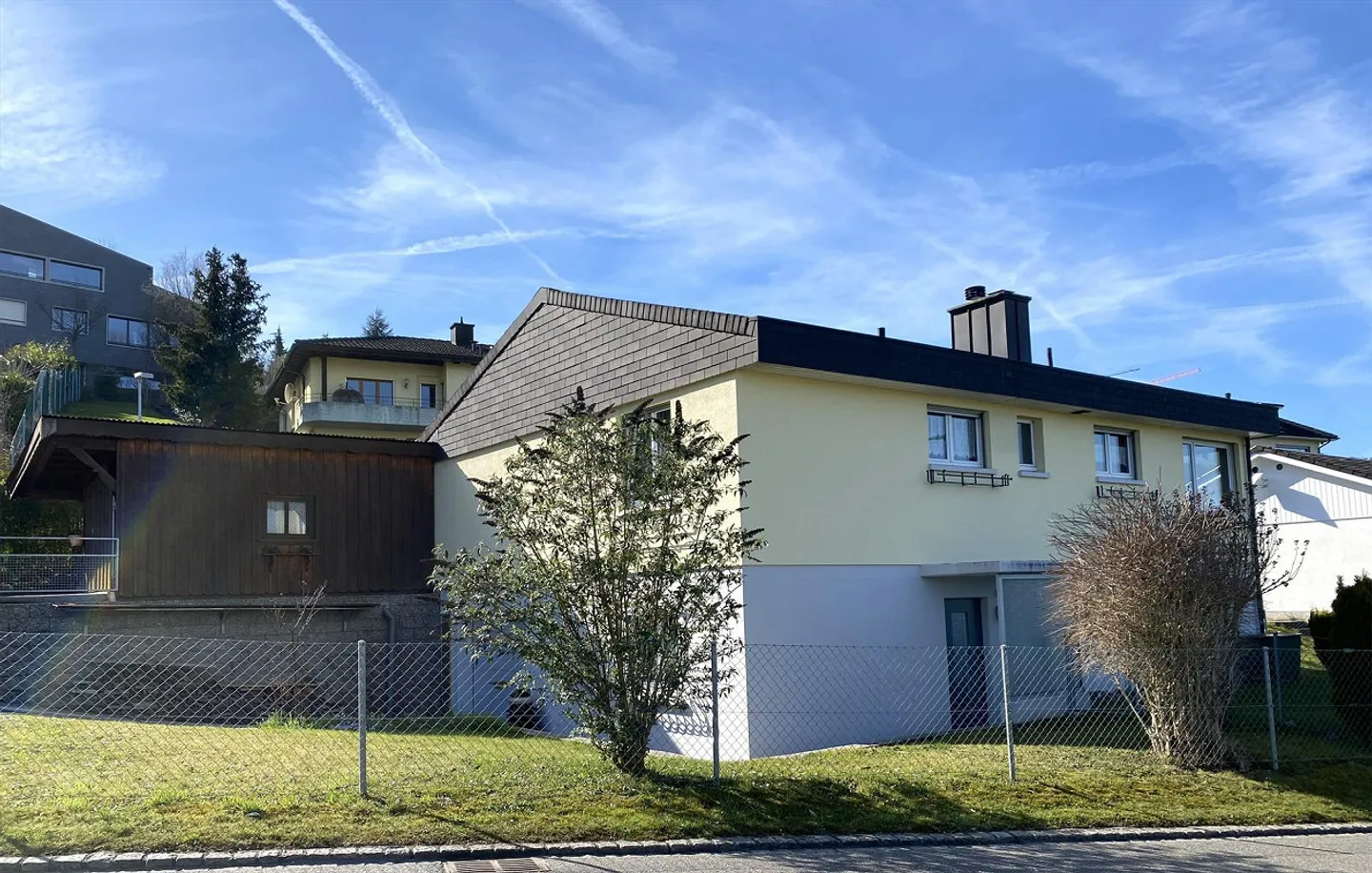 Detached house with lake view and green views - Photo 1 of 4