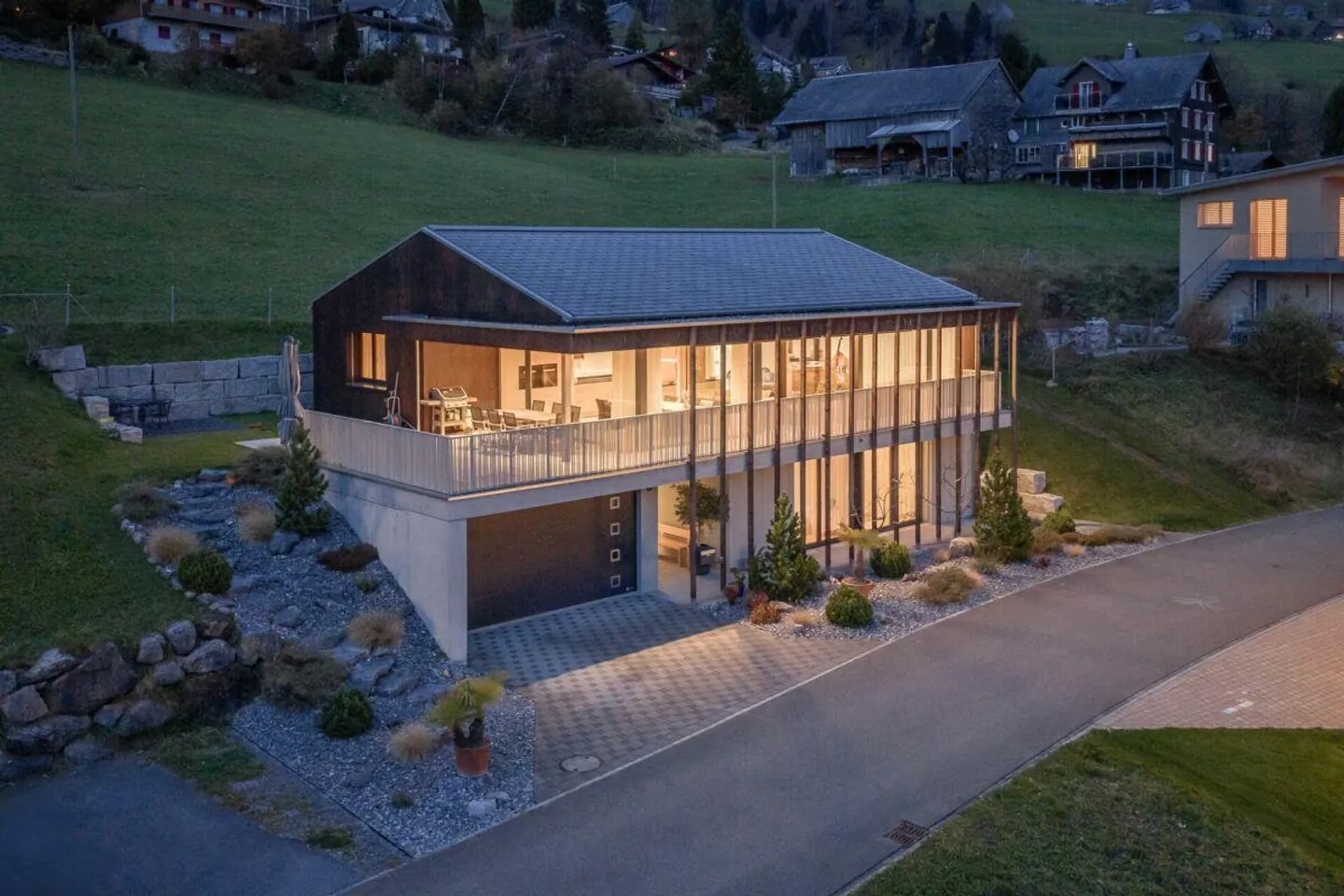 5.5-Room Single-Family Home in a Dreamlike Mountain Setting - Photo 1 of 13