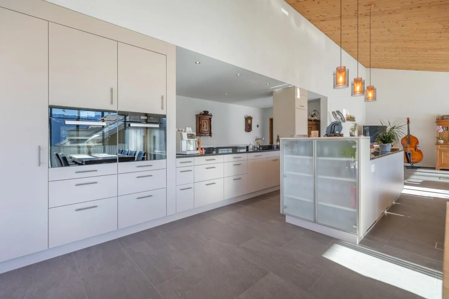 5.5-Room Single-Family Home in a Dreamlike Mountain Setting - Photo 5 of 13