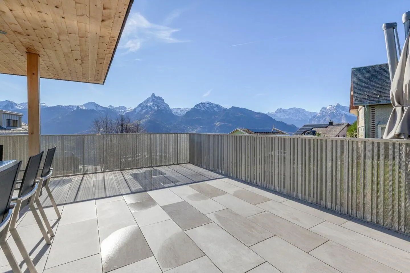 5.5-Room Single-Family Home in a Dreamlike Mountain Setting - Photo 8 of 13