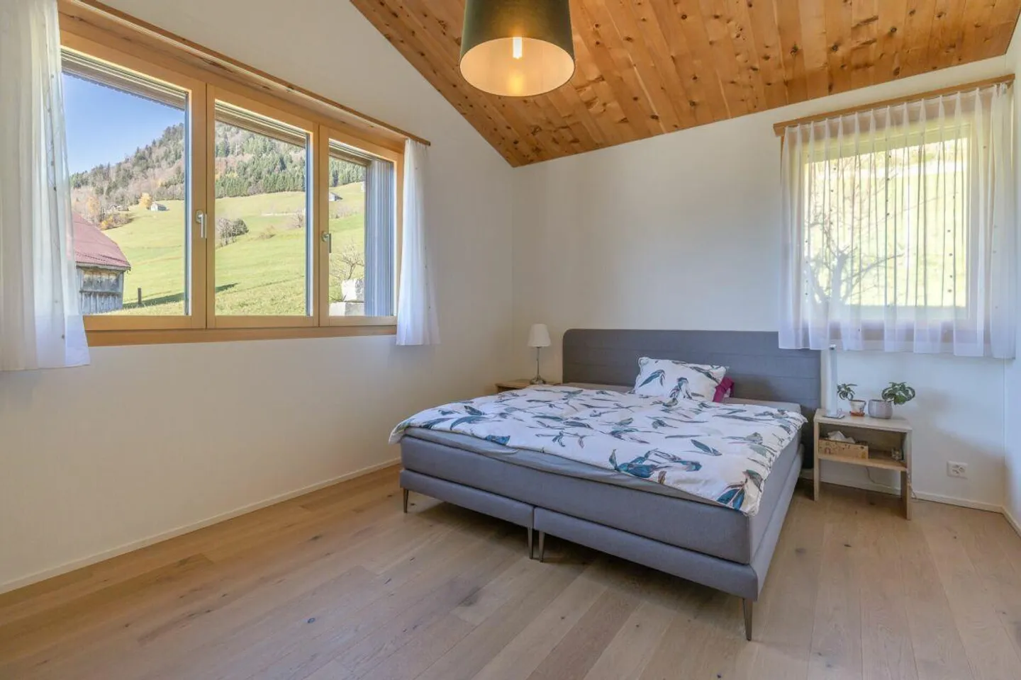 5.5-Room Single-Family Home in a Dreamlike Mountain Setting - Photo 9 of 13