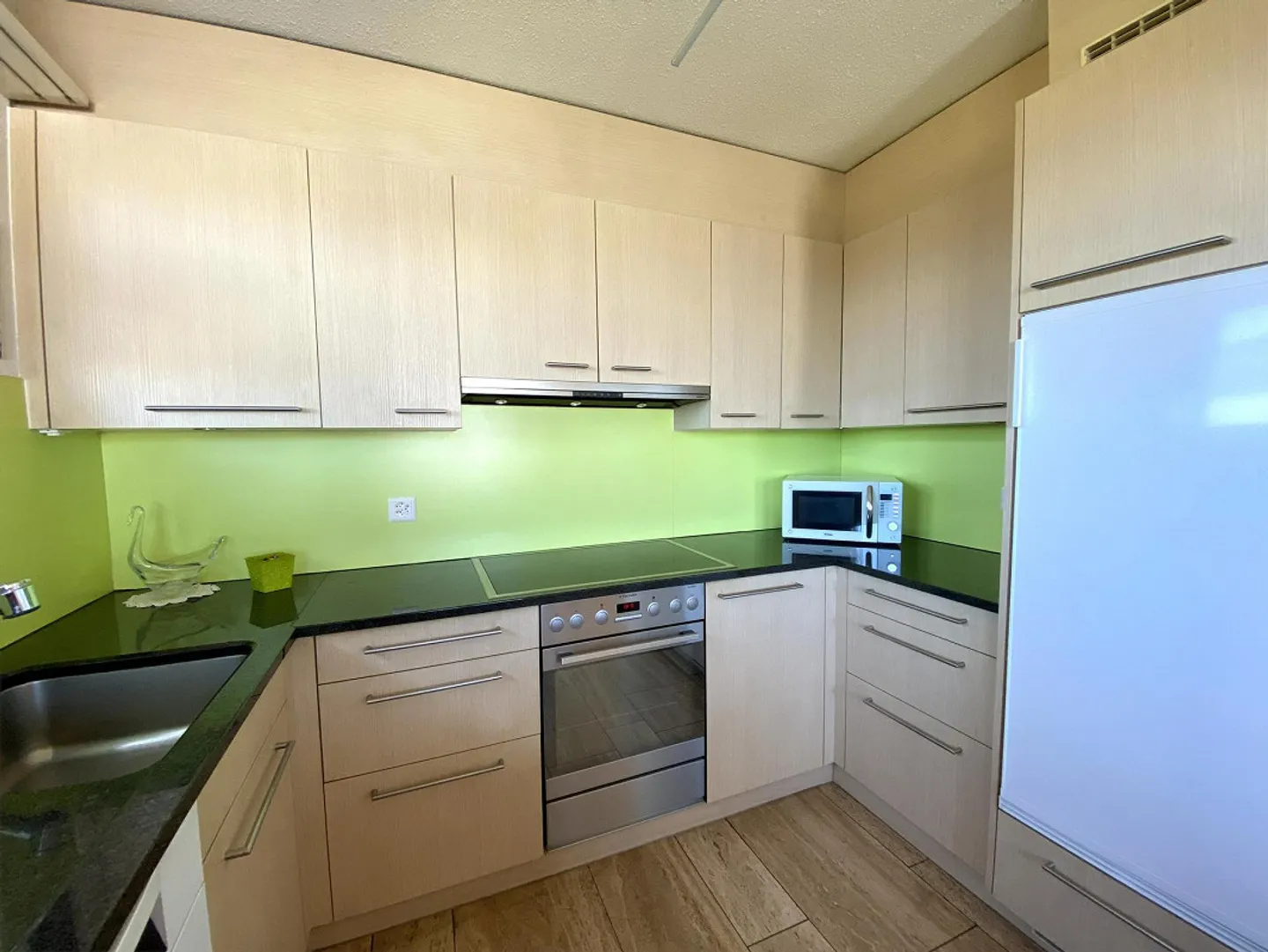 Detached house with lake view and green views - Photo 2 of 4