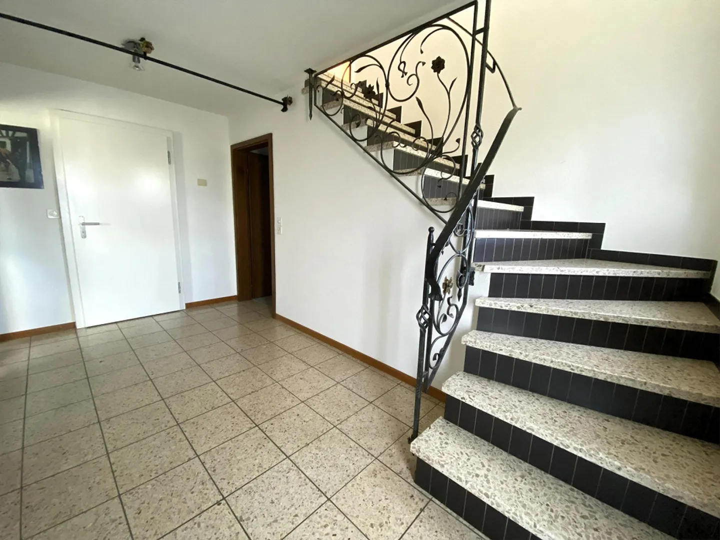 Detached house with lake view and green views - Photo 3 of 4