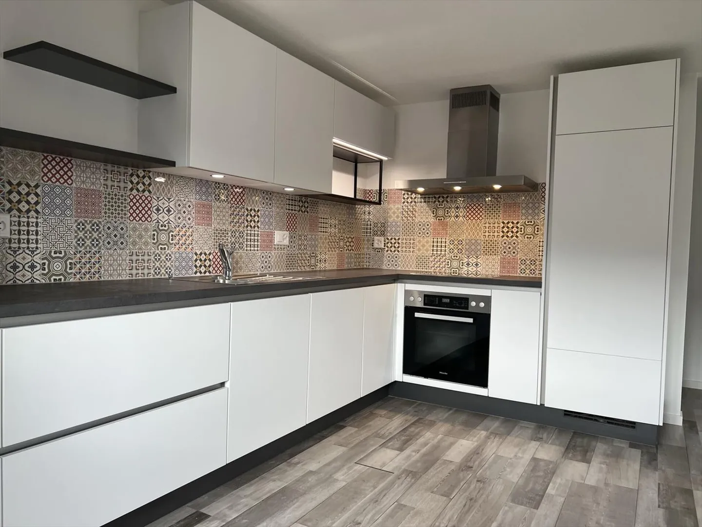 Bassecourt, belle appartement de 2,5 pièces récemment rénové au 2ème étage - Photo 2 sur 7