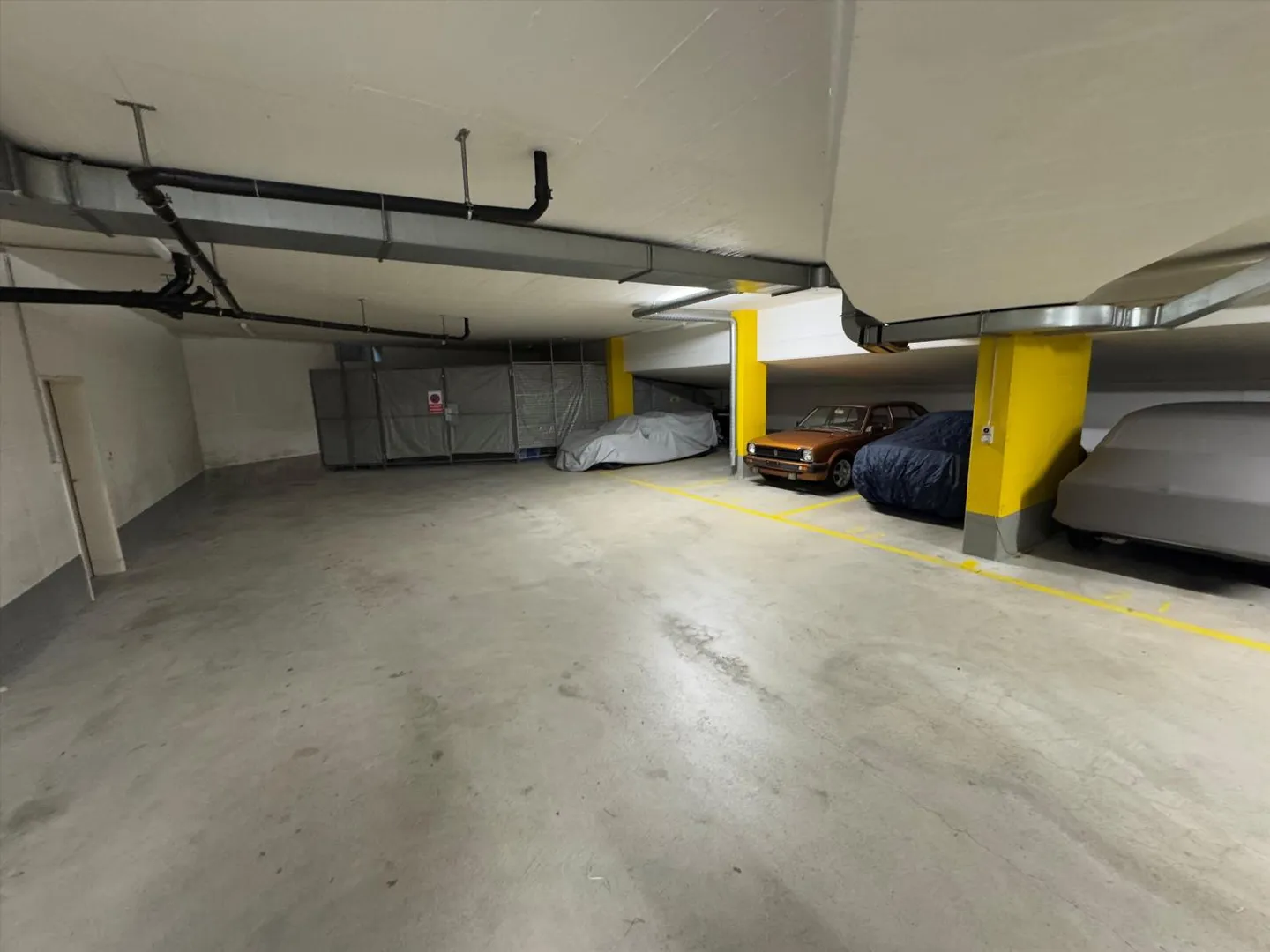 Garage sécurisé à Nänikon - Photo 2 sur 2