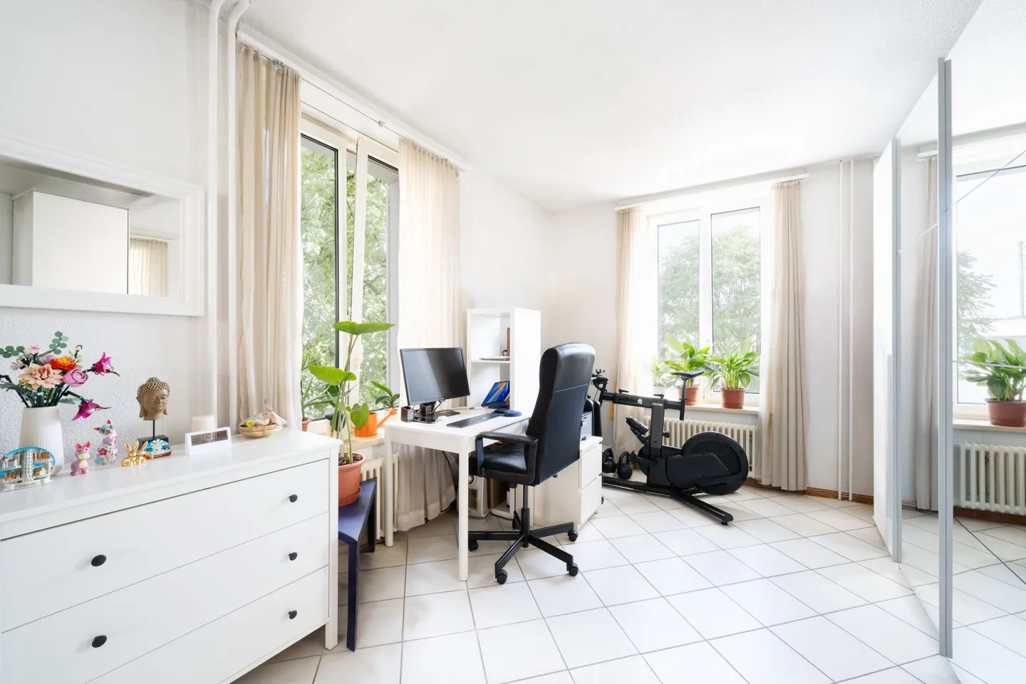 City Apartment in Zurich District 4 - Photo 3 of 12