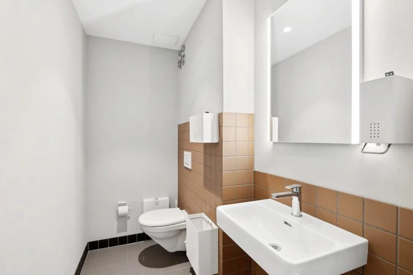 Visibilità garantita - Spazio commerciale in posizione centrale! - Foto 7 di 7