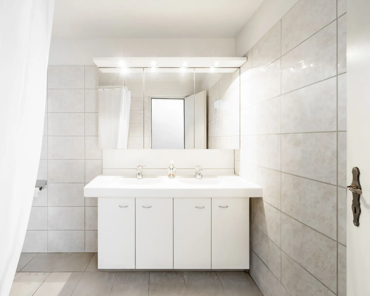 City Apartment in Zurich District 4 - Photo 7 of 12