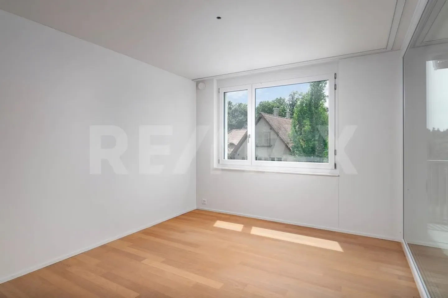 Appartement moderne de 4,5 pièces avec loggia et salle de bain parentale à Fahrwangen - Photo 9 sur 13