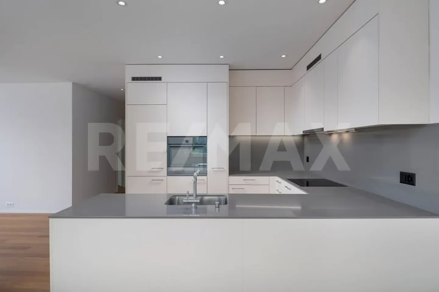 Appartement moderne de 4,5 pièces avec loggia et salle de bain parentale à Fahrwangen - Photo 11 sur 13
