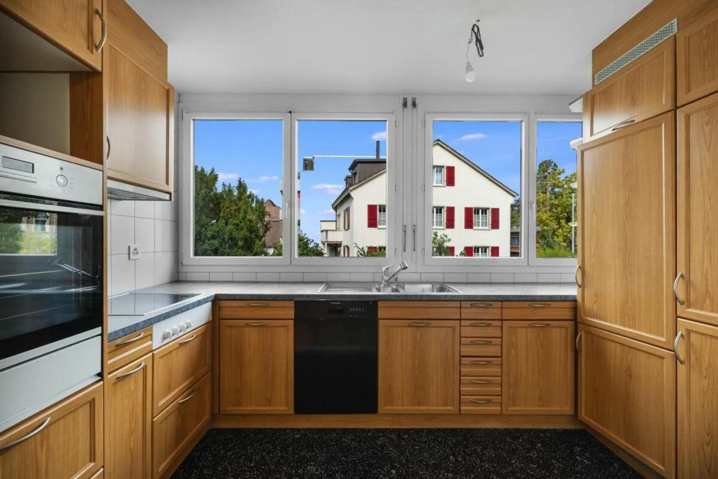 Ideale 3.5 Zimmer-Wohnung mit Ausbaupotential - Balkon und eigene Garagenbox - Foto 6 von 18