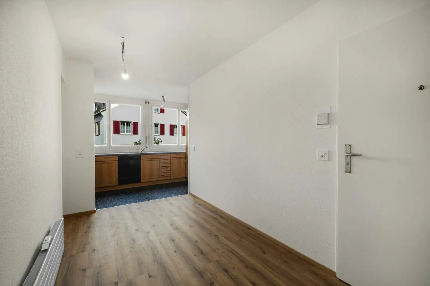 Ideale 3.5 Zimmer-Wohnung mit Ausbaupotential - Balkon und eigene Garagenbox - Foto 5 von 18