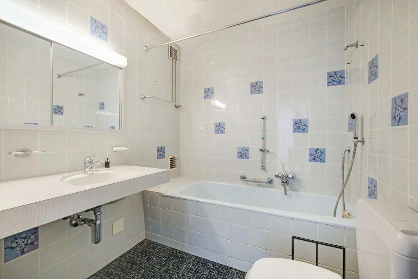 Ideale 3.5 Zimmer-Wohnung mit Ausbaupotential - Balkon und eigene Garagenbox - Foto 12 von 18