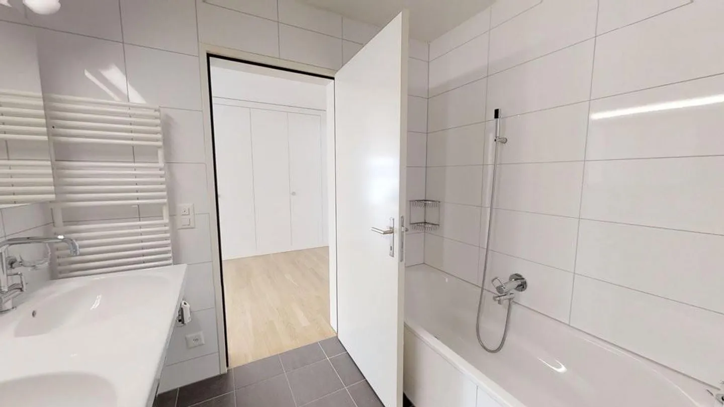 Modernes Apartment mit Balkon - Foto 5 von 12