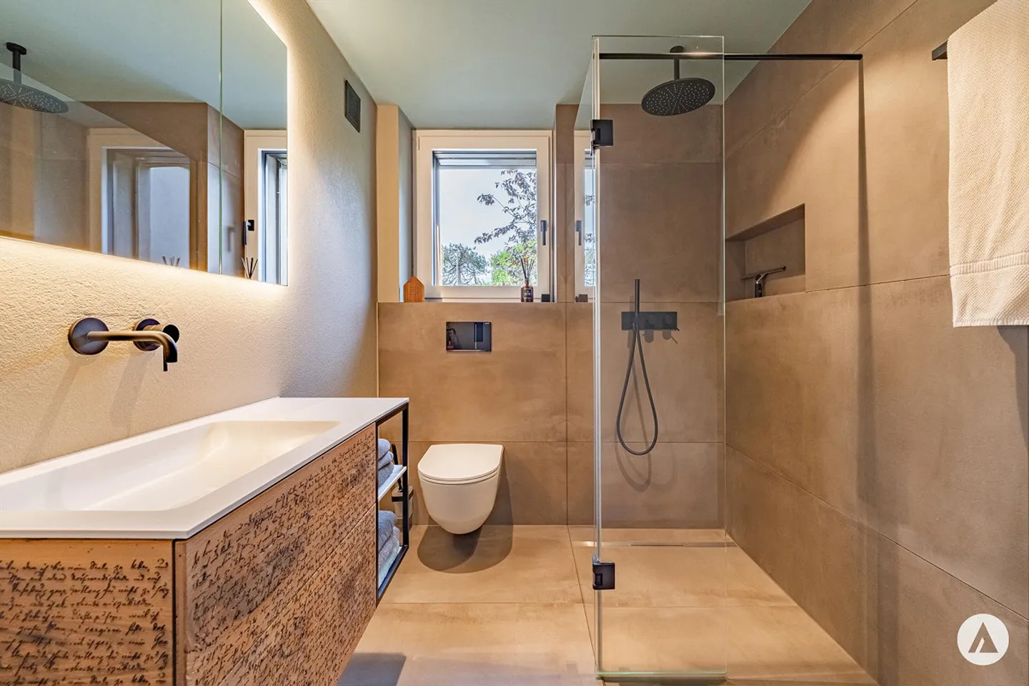 Living in high quality and style - Photo 11 of 13