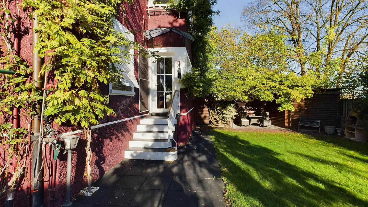 Elegant home in a privileged location in Breite - Photo 8 of 30