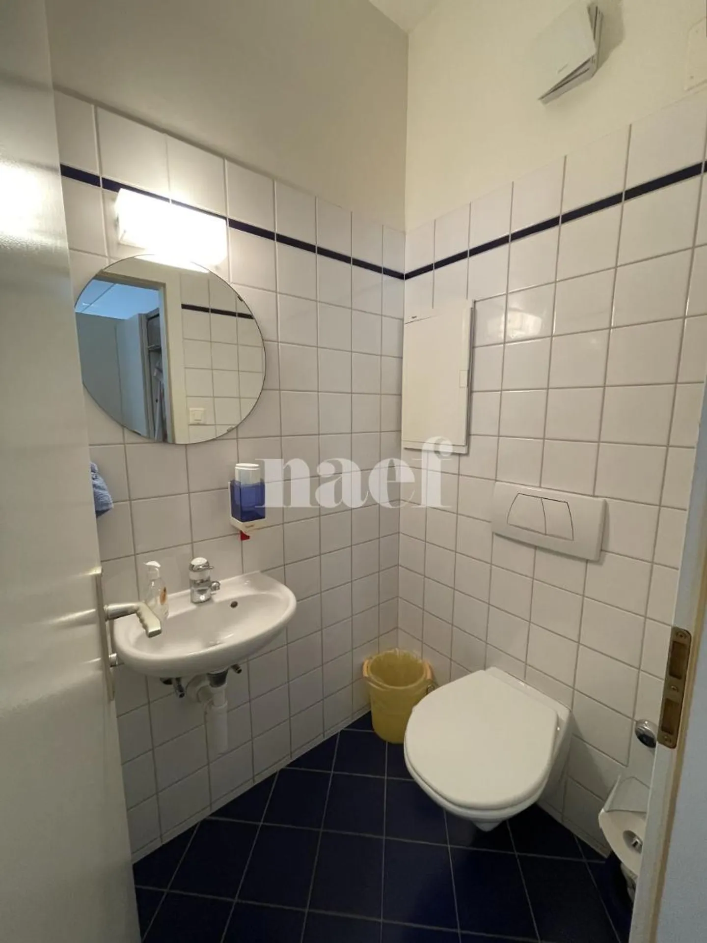 Versatile Local with Large Corner Showcase in Neuchâtel - Photo 9 of 9
