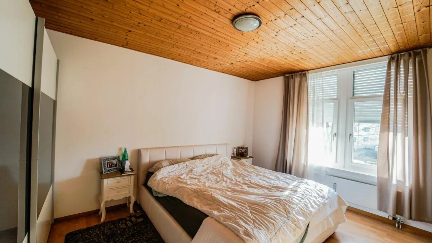 Charmantes Mehrfamilienhaus mit 8 Einheiten an zentraler Lage - Foto 3 von 11
