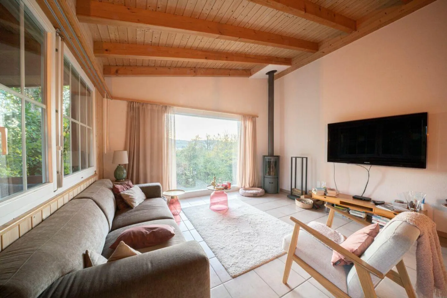 1- und 2-Familienhaus auf 1384 m2 Land am Fusse des Frickberg - Foto 6 von 11