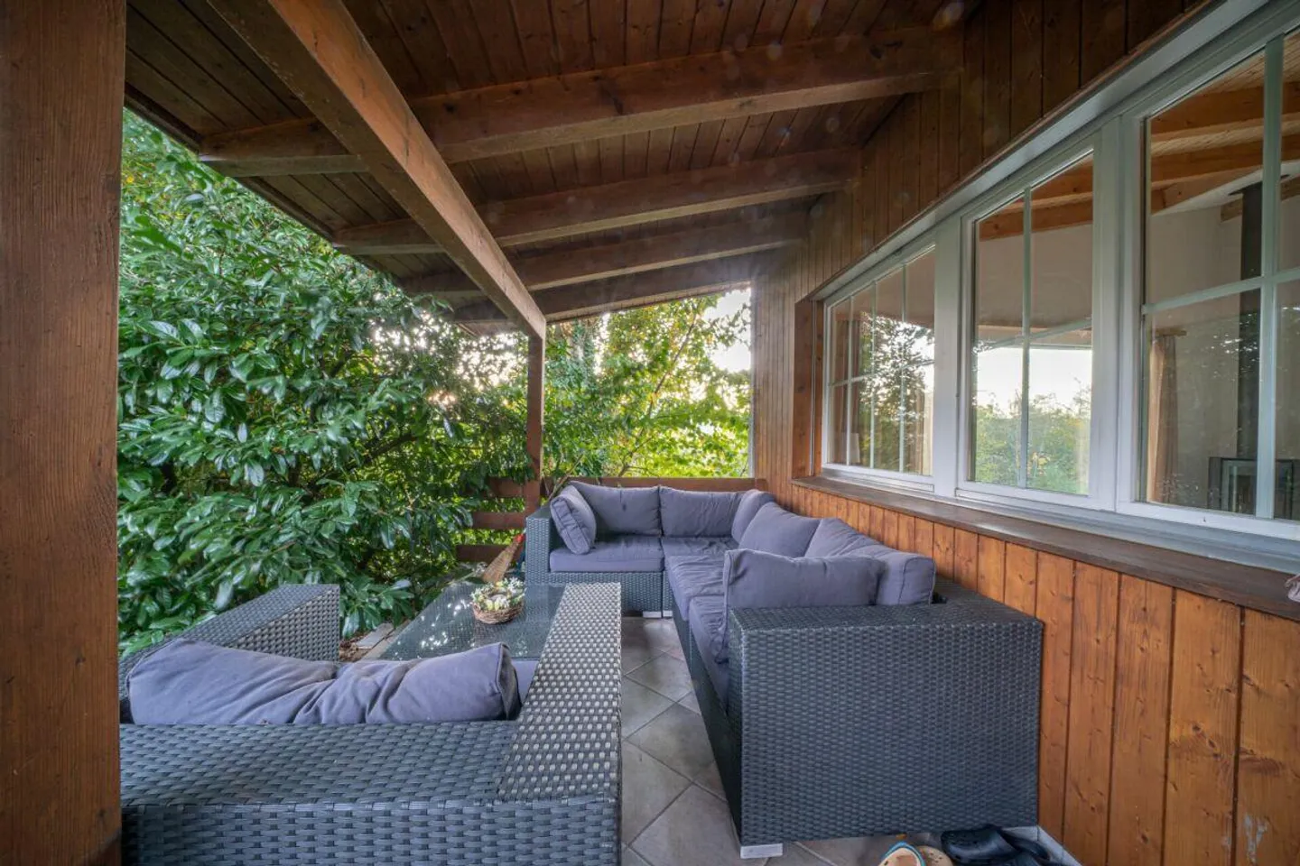 1- und 2-Familienhaus auf 1384 m2 Land am Fusse des Frickberg - Foto 11 von 11