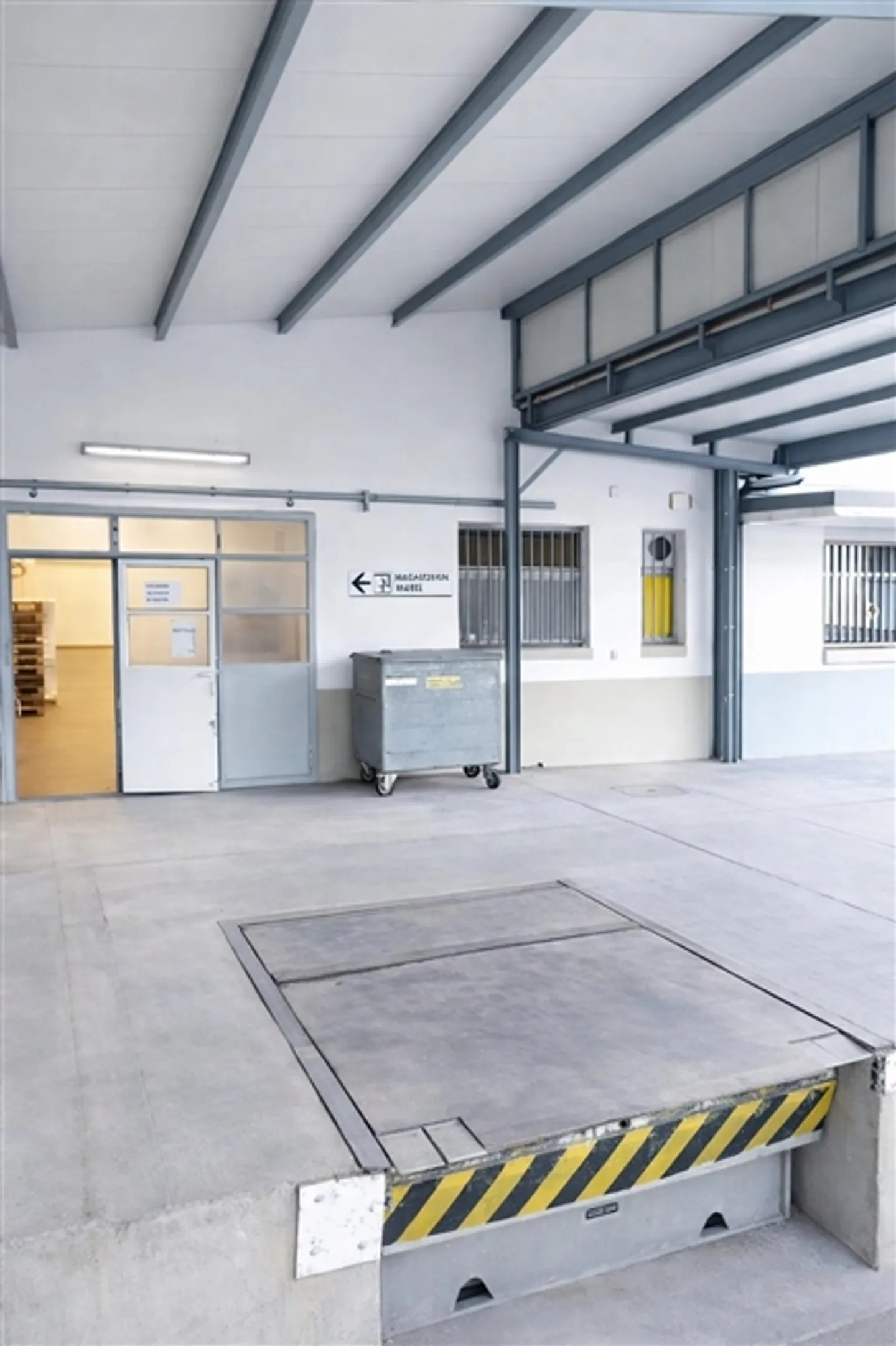 Stabio - Lagerhaus mit Parkplatz - Foto 4 von 4