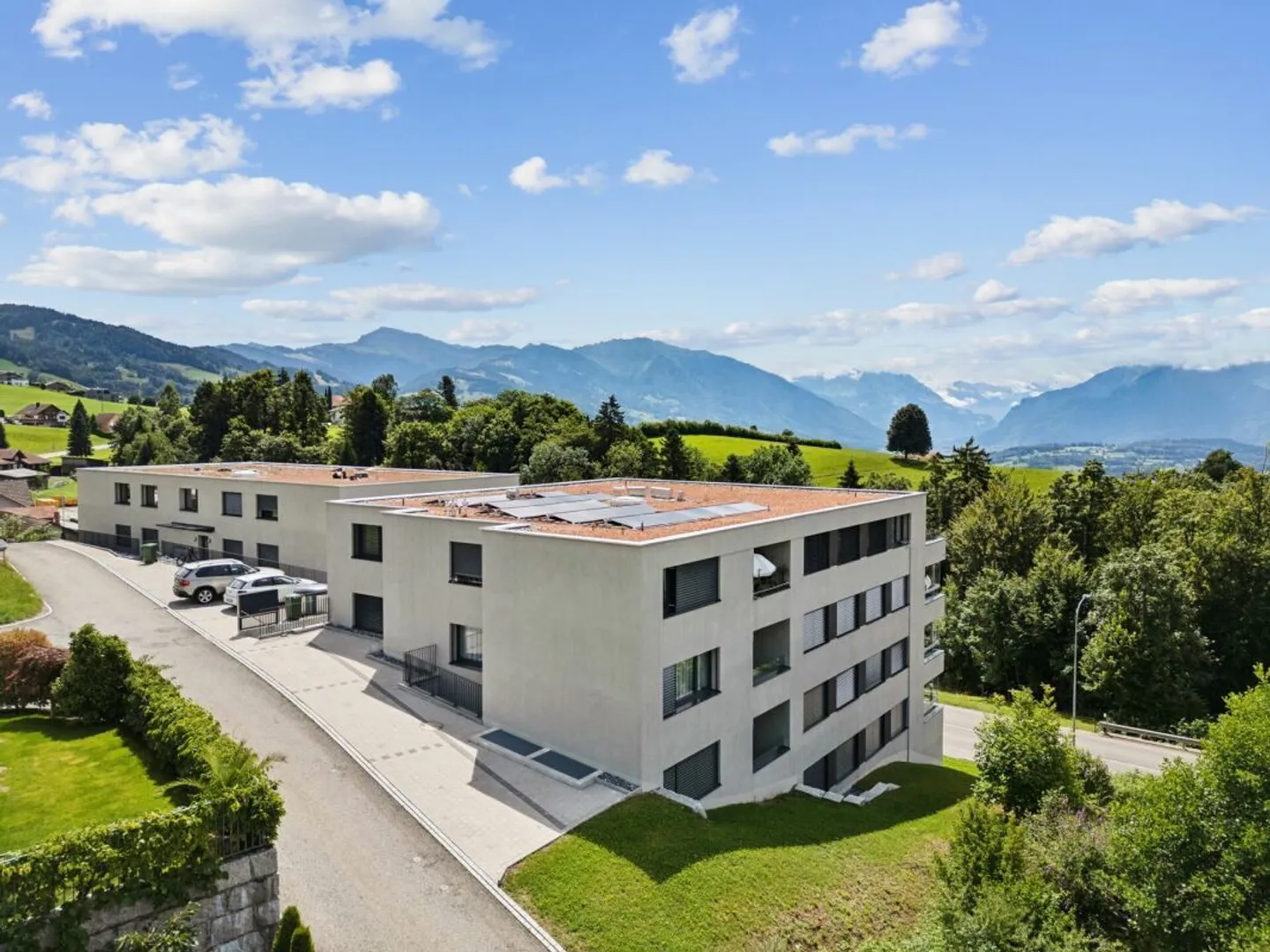 Attique de 3.5 pièces avec vue imprenable sur les montagnes et la campagne - Photo 1 sur 8