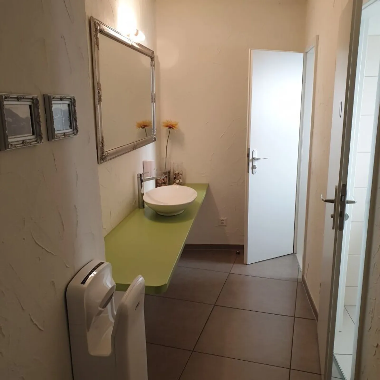 Uno spazio commerciale dove nascono vita e ricordi! - Foto 7 di 10