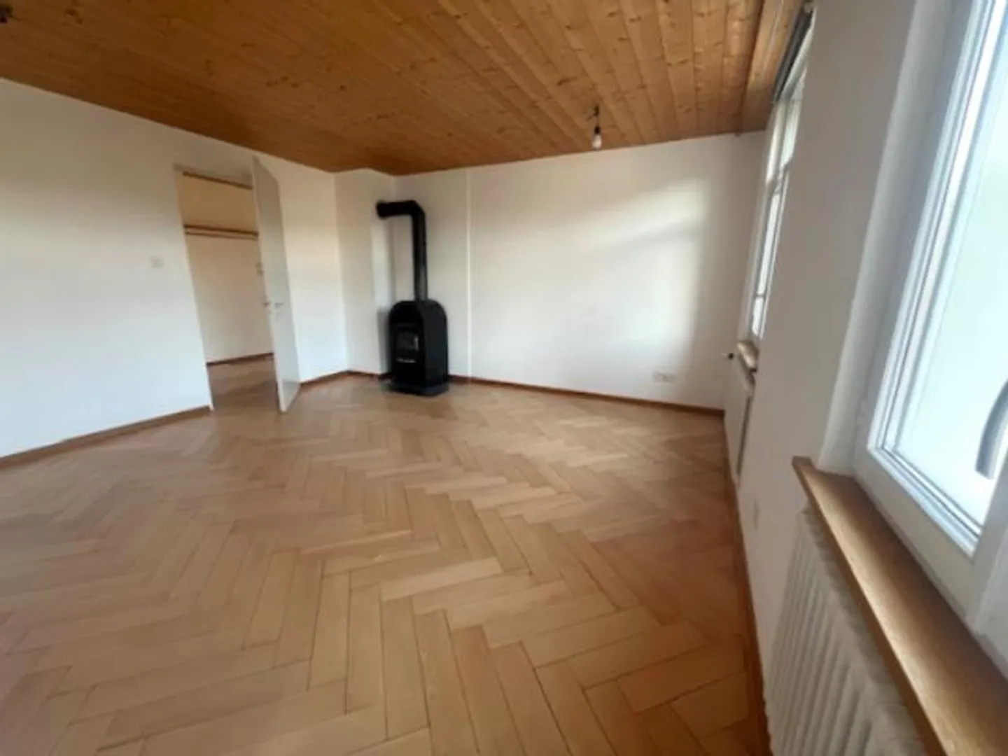 Quiet living with balcony and Swedish stove - Photo 4 of 13