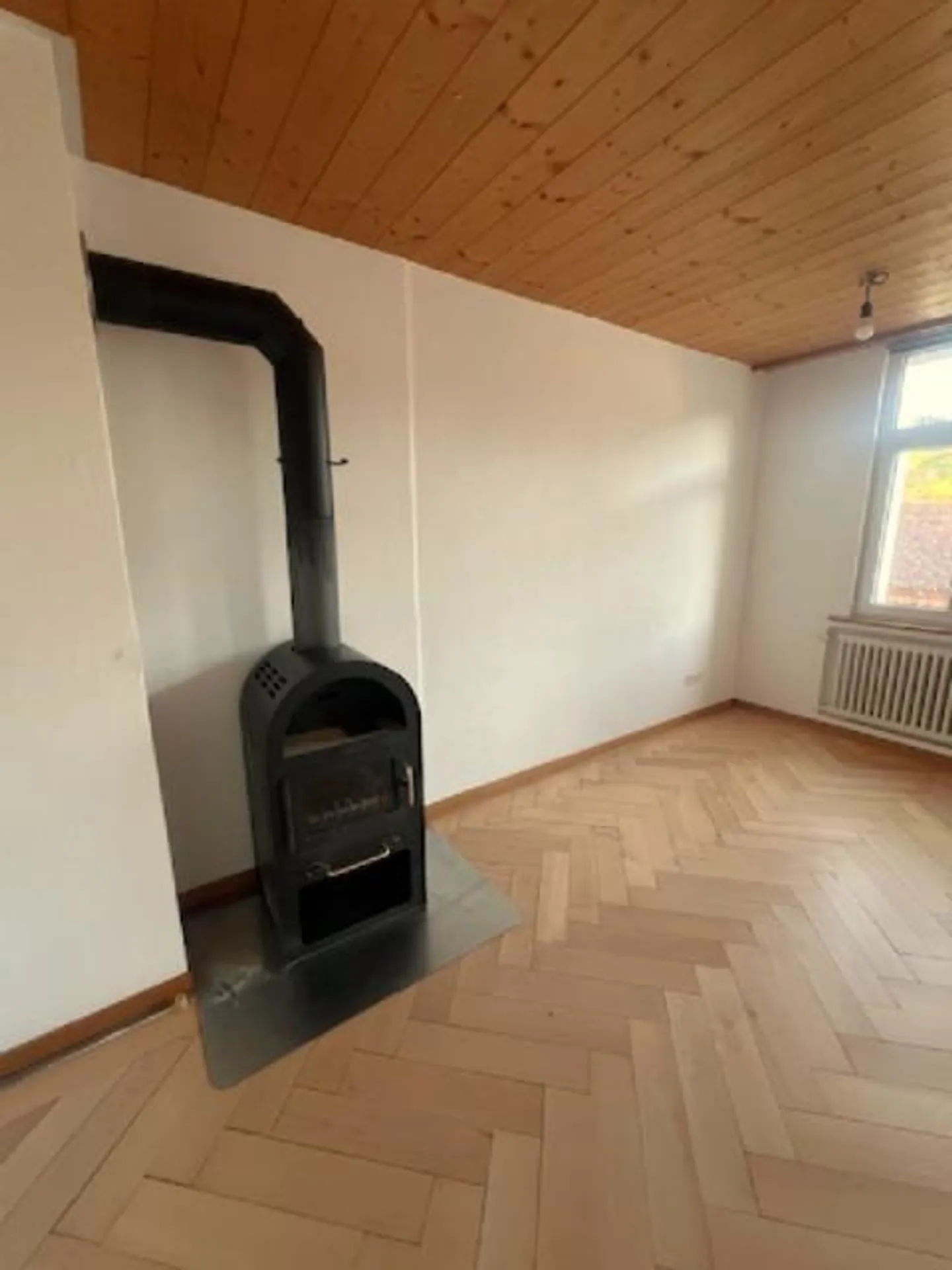 Quiet living with balcony and Swedish stove - Photo 5 of 13