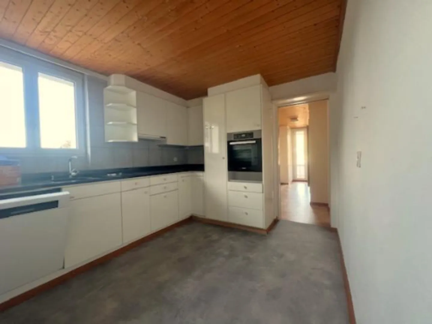 Quiet living with balcony and Swedish stove - Photo 6 of 13