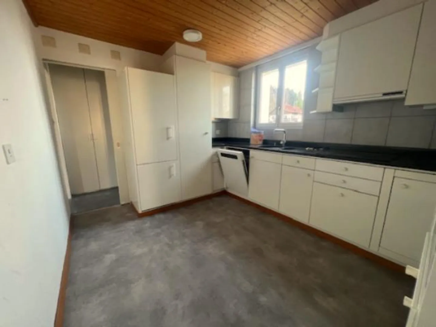 Quiet living with balcony and Swedish stove - Photo 7 of 13