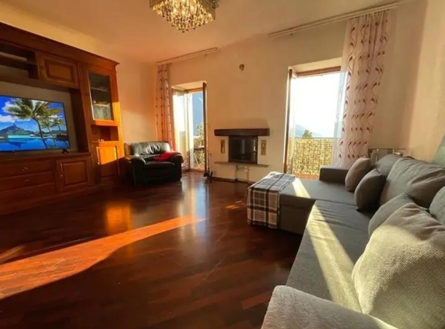 APPARTAMENTO 3.5 DUPLEX CON MERAVIGLIOSA VISTA LAGO - Foto 2 di 13